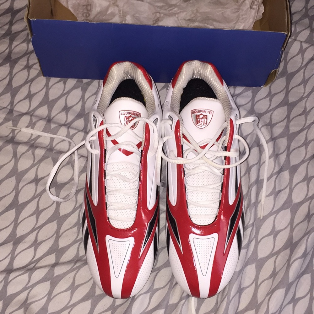 BRAND NEW NEVER WORN Reebok football cleats!!